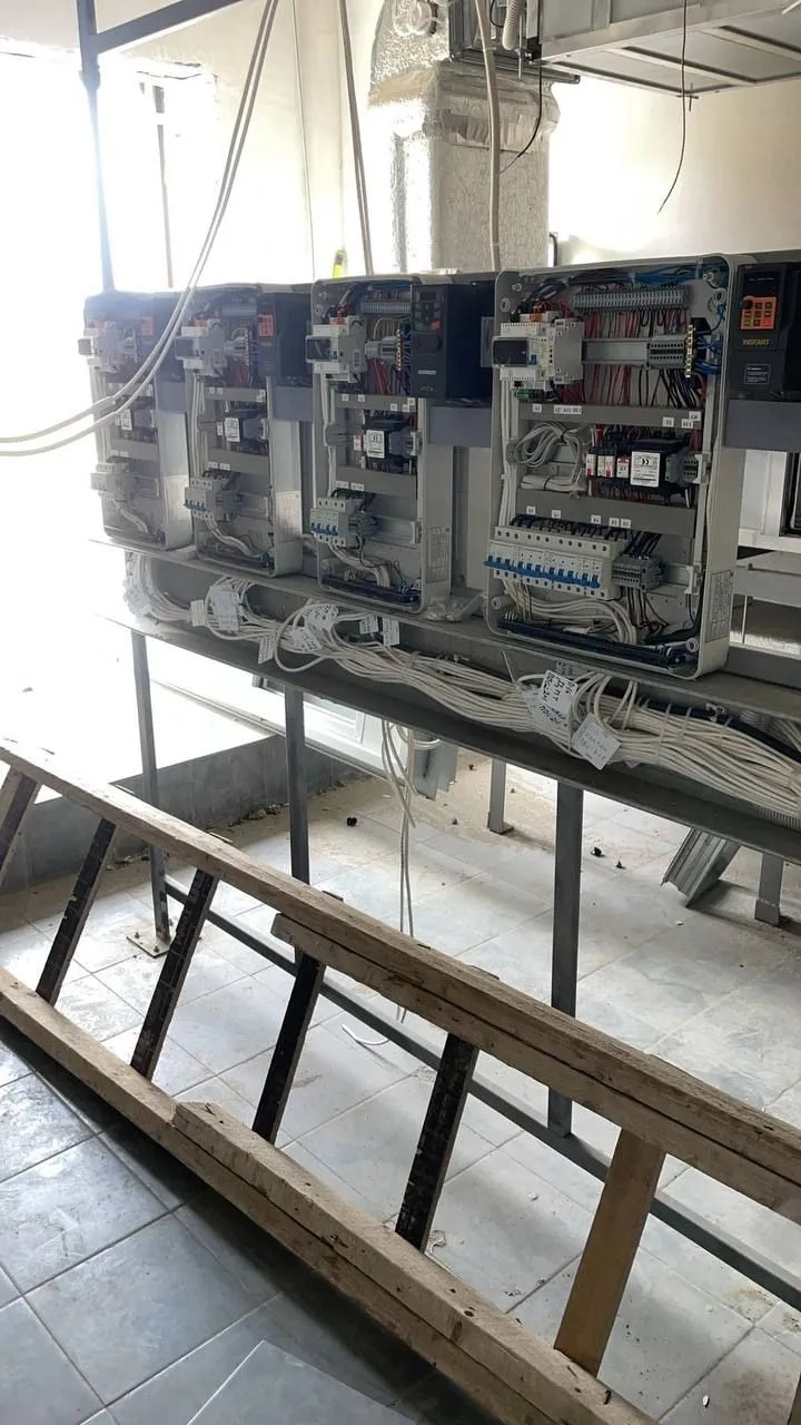 Монтаж электрощита для вентиляции