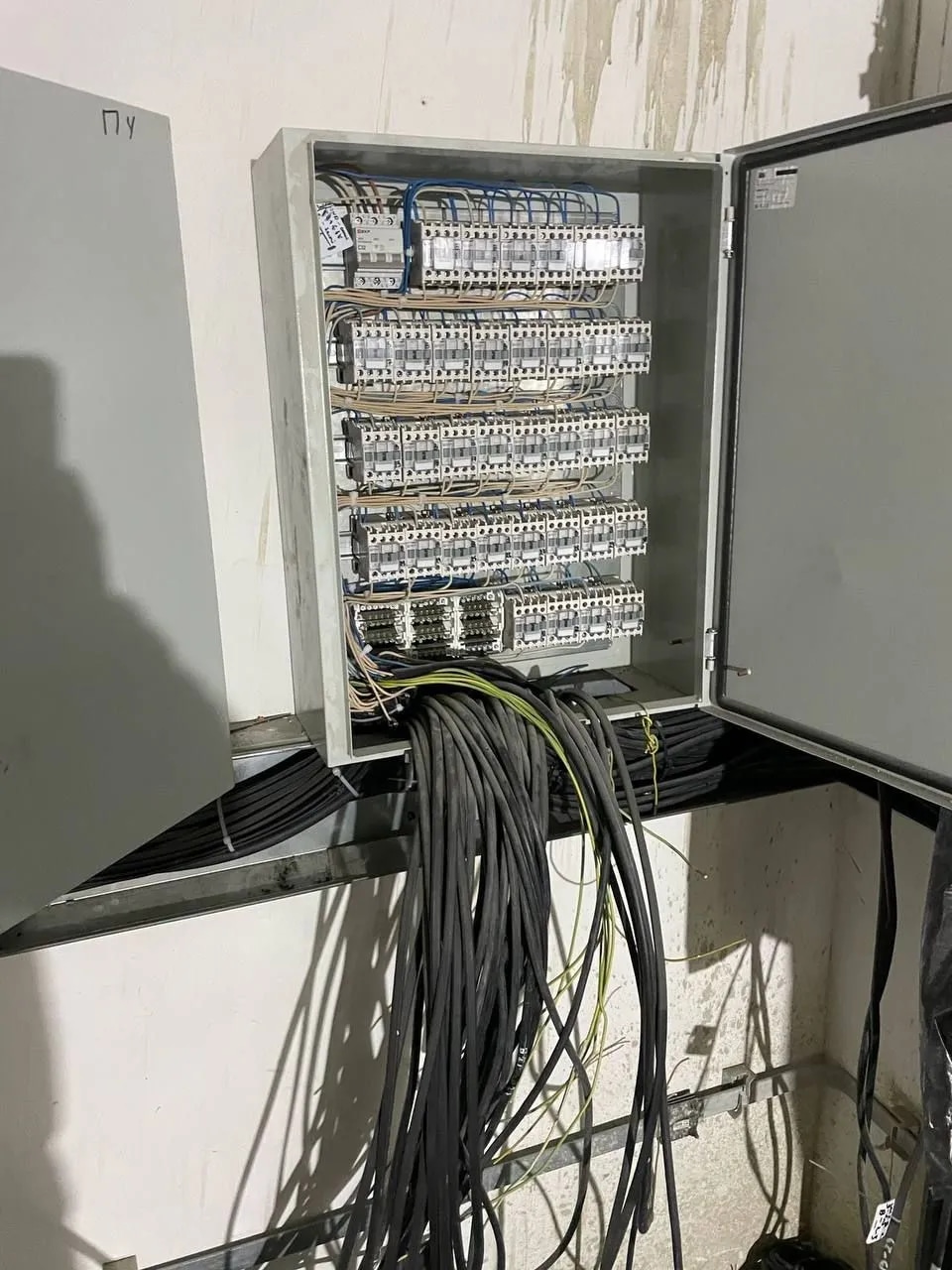 Монтаж электрощита для вентиляции