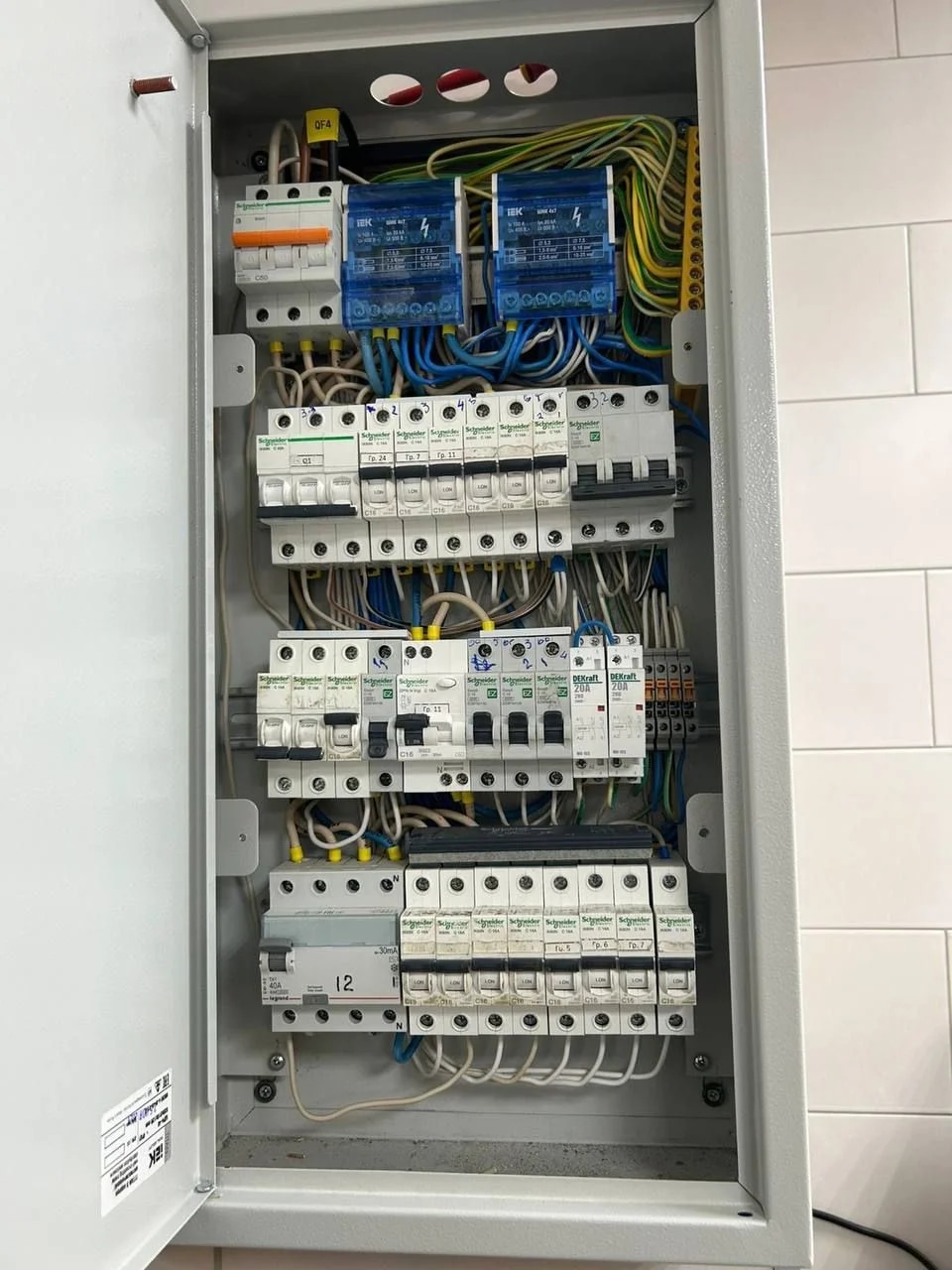 Профессиональная сборка и монтаж электрощита в Сочи — компания Вольтикс