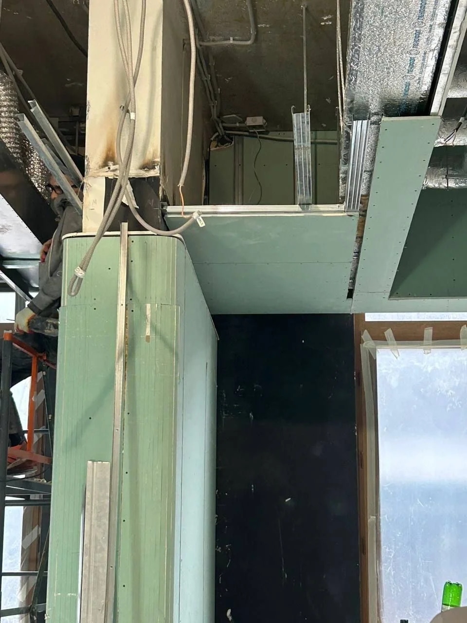 Установка кабелей для кухонного оборудования ресторана Красная поляна Сочи