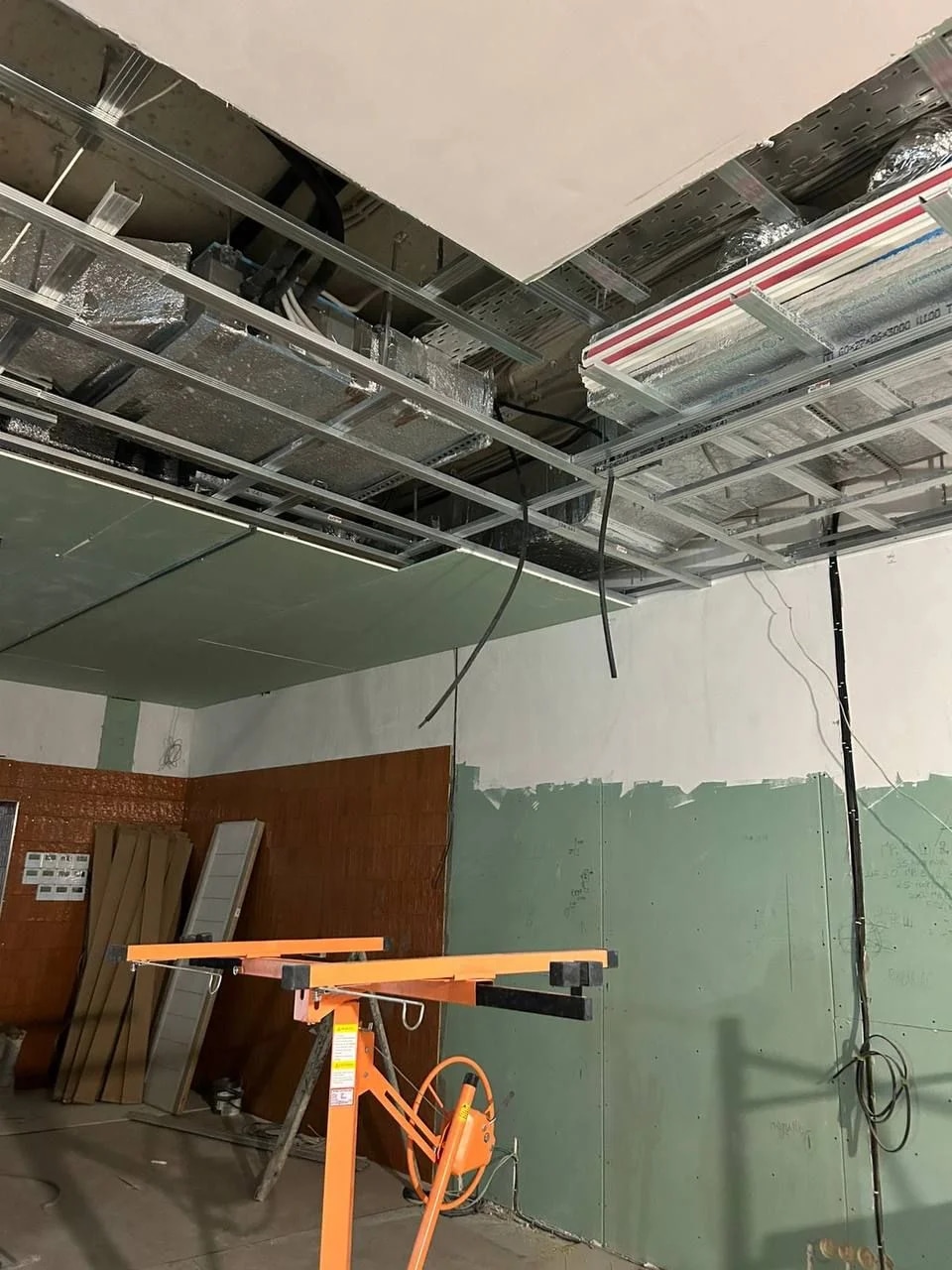 Установка кабелей для кухонного оборудования ресторана Красная поляна Сочи