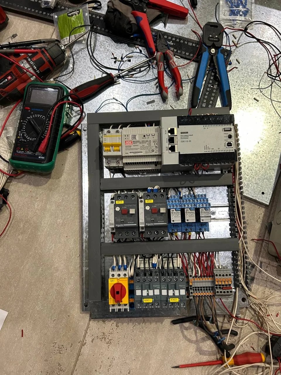 сборка электрощита в частном доме  Адлер — Вольтикс